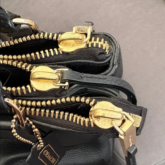 Coach borough bag comes with long strap - Picture 3 of 10